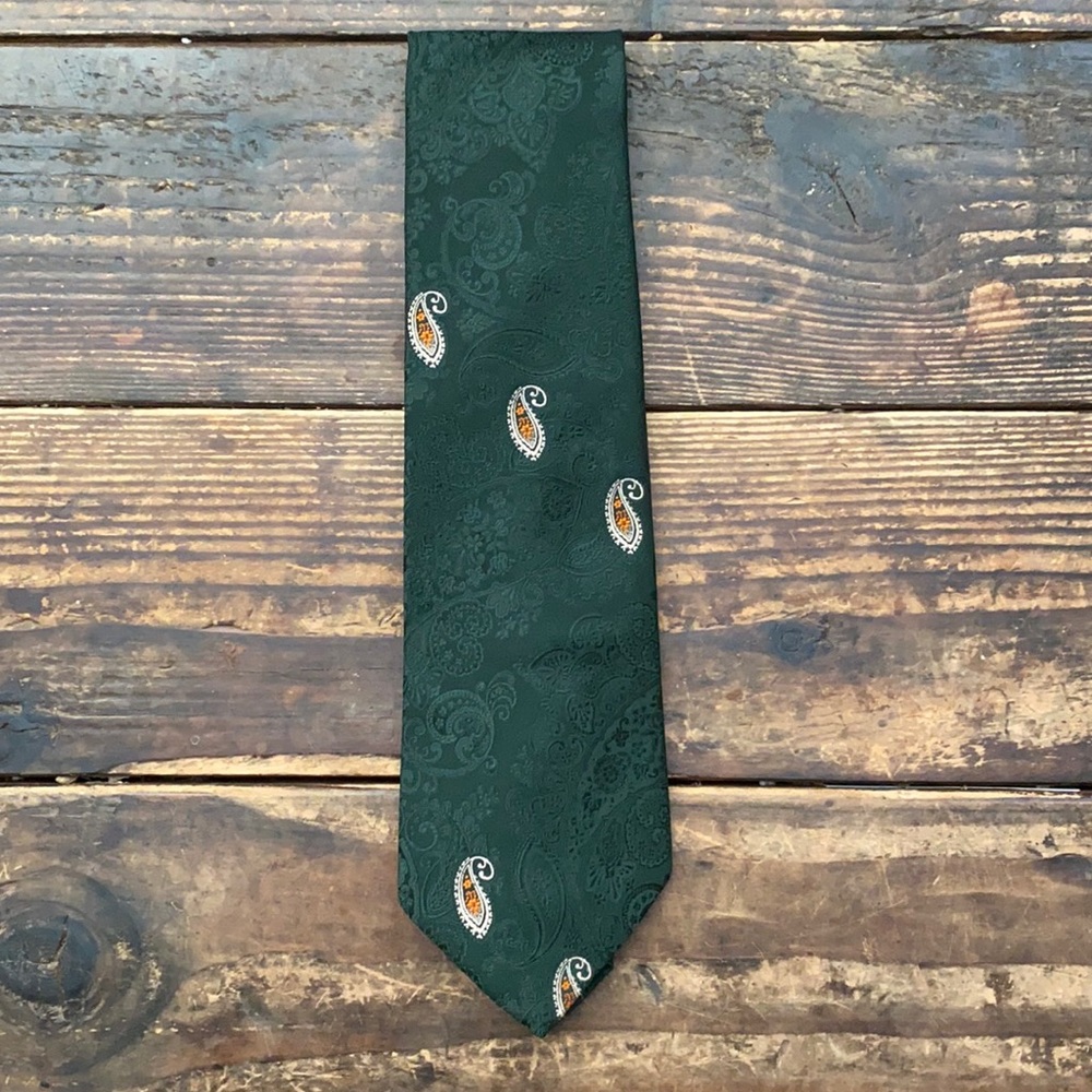 Vintage Green Wembly tie.